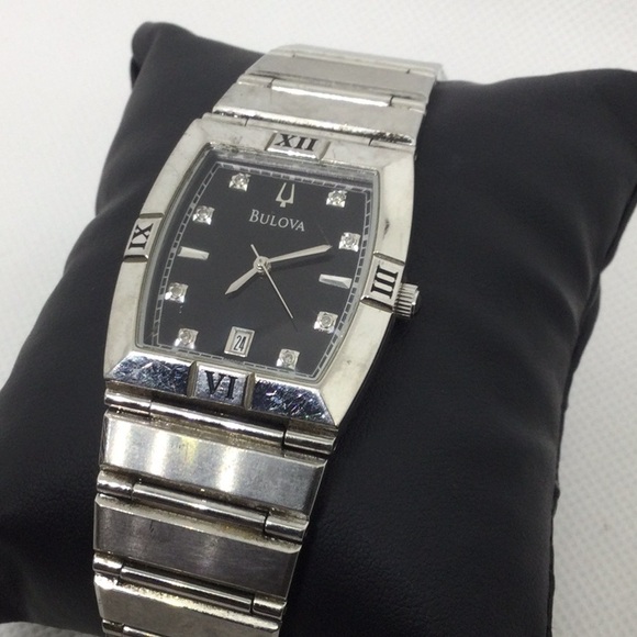 Vintage Silver Bulova Men's Watch with Black Face - Picture 2 of 7